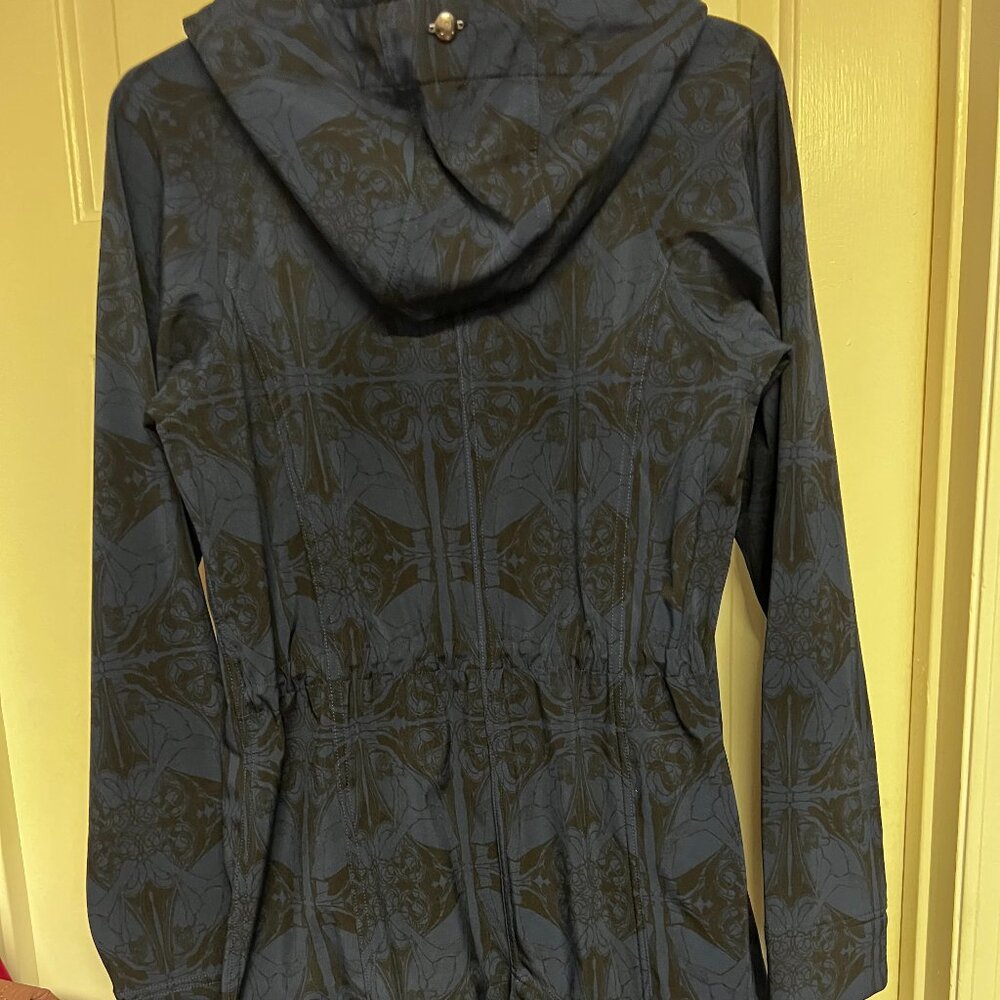 EUC Lululemon Apres Yoga Jacket Dancers In The Snow *Rare -  (Size 6) - Picture 9 of 15